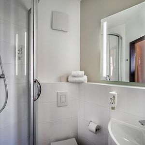 Zimmer mit zwei Einzelbetten